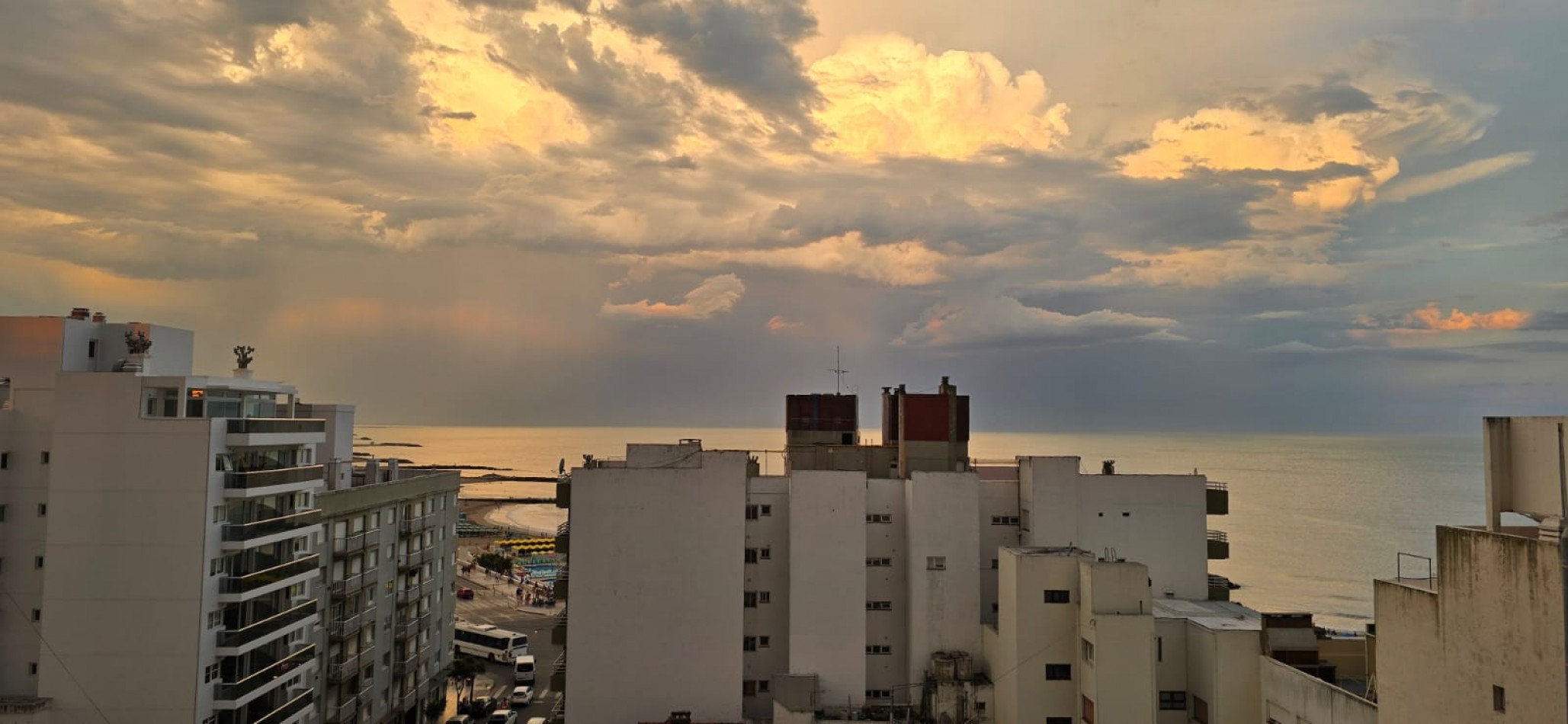 Exclusivo 3 Ambientes Reciclado Con Vista al Mar - LA PERLA