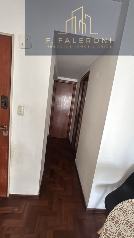 Venta Dpto. 2 amb. con balcon a la calle - zona Centro