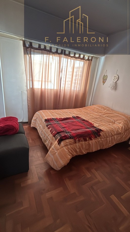 Venta Dpto. 2 amb. con balcon a la calle - zona Centro