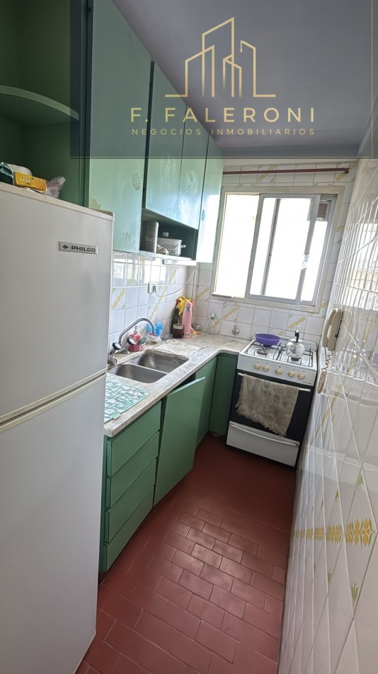 Venta Dpto. 2 amb. con balcon a la calle - zona Centro