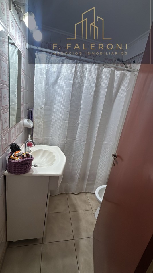 Venta Dpto. 2 amb. con balcon a la calle - zona Centro