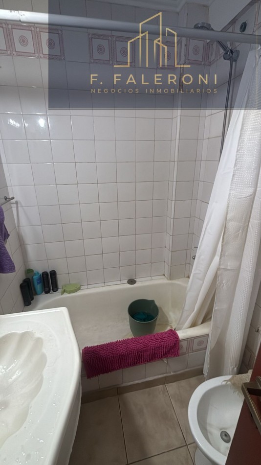 Venta Dpto. 2 amb. con balcon a la calle - zona Centro