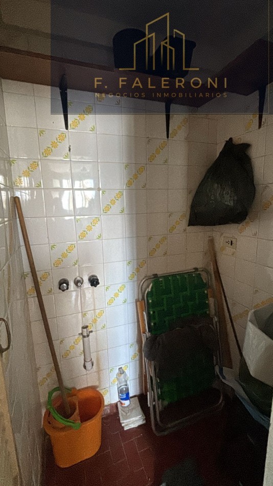 Venta Dpto. 2 amb. con balcon a la calle - zona Centro
