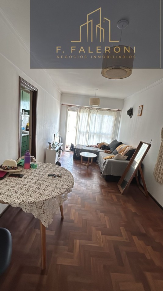 Venta Dpto. 2 amb. con balcon a la calle - zona Centro