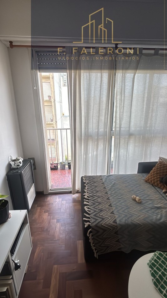 Venta Dpto. 2 amb. con balcon a la calle - zona Centro