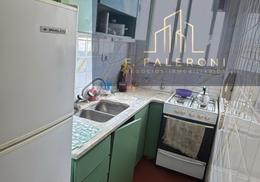 Venta Dpto. 2 amb. con balcon a la calle - zona Centro